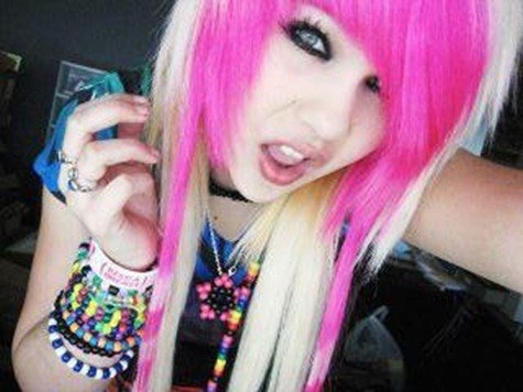 peinado emo rosa