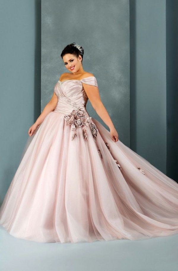 wedding-dresses-for-gorditas-princess-rosa 