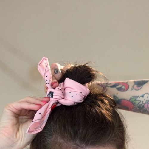 Pañuelo como lazo para moño