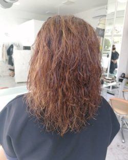 Corte de pelo degradado con muchas capas