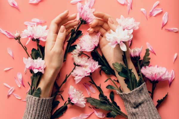 Uñas color pastel cortas naturales carne