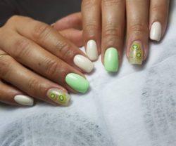 Uñas con kiwis