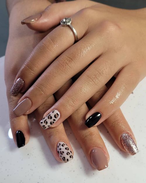 Uñas animal print con brillo