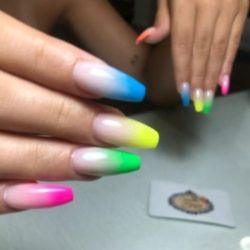 Uñas largas fluor con degradado