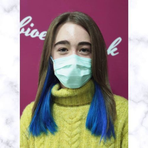 Pelo bicolor azul en los bajos