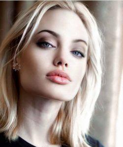 Angelina Jolié melena por los hombros