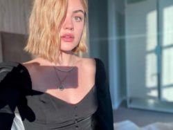 Lucy Hale melena corte recto por los hombros