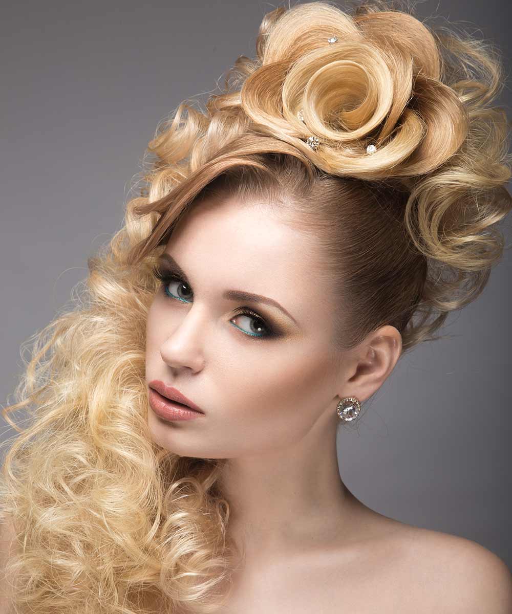 Peinados con rosas de pelo largo