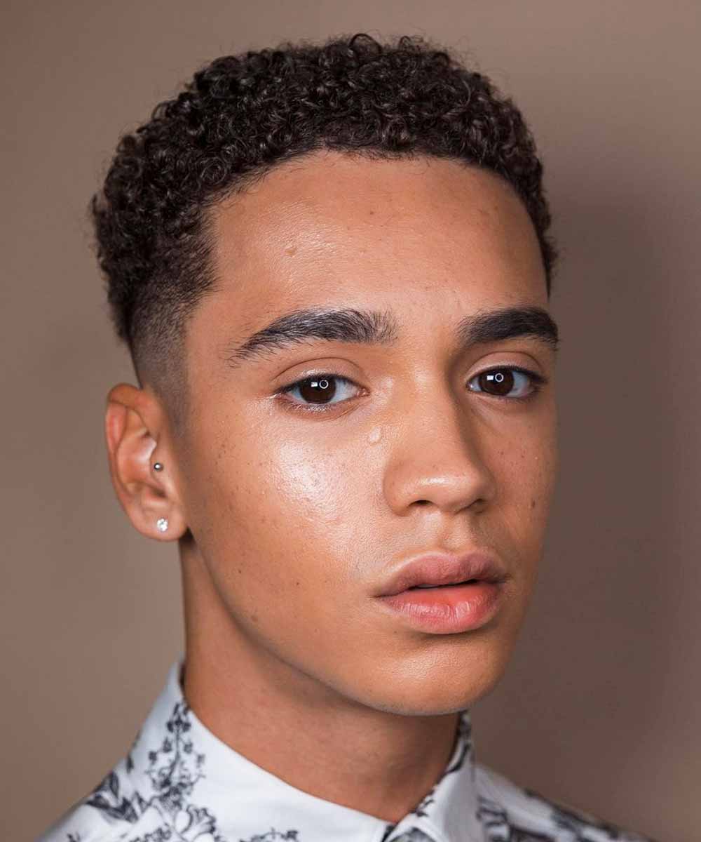 Cortes de pelo corto y rizado para hombres Cortes de pelo corto y rizado para hombres