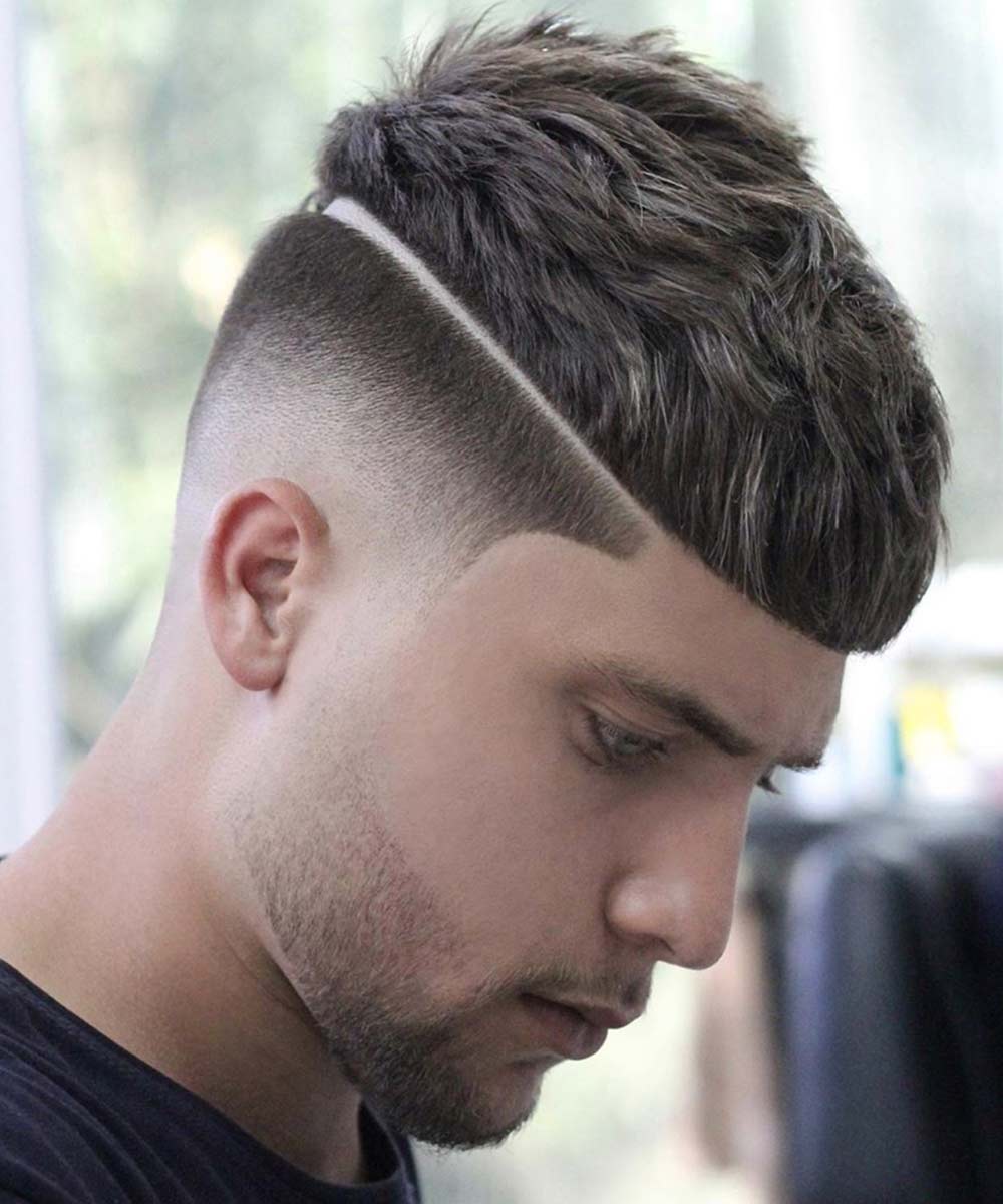 Hombre de pelo corto hacia adelante Hombre de pelo corto hacia adelante