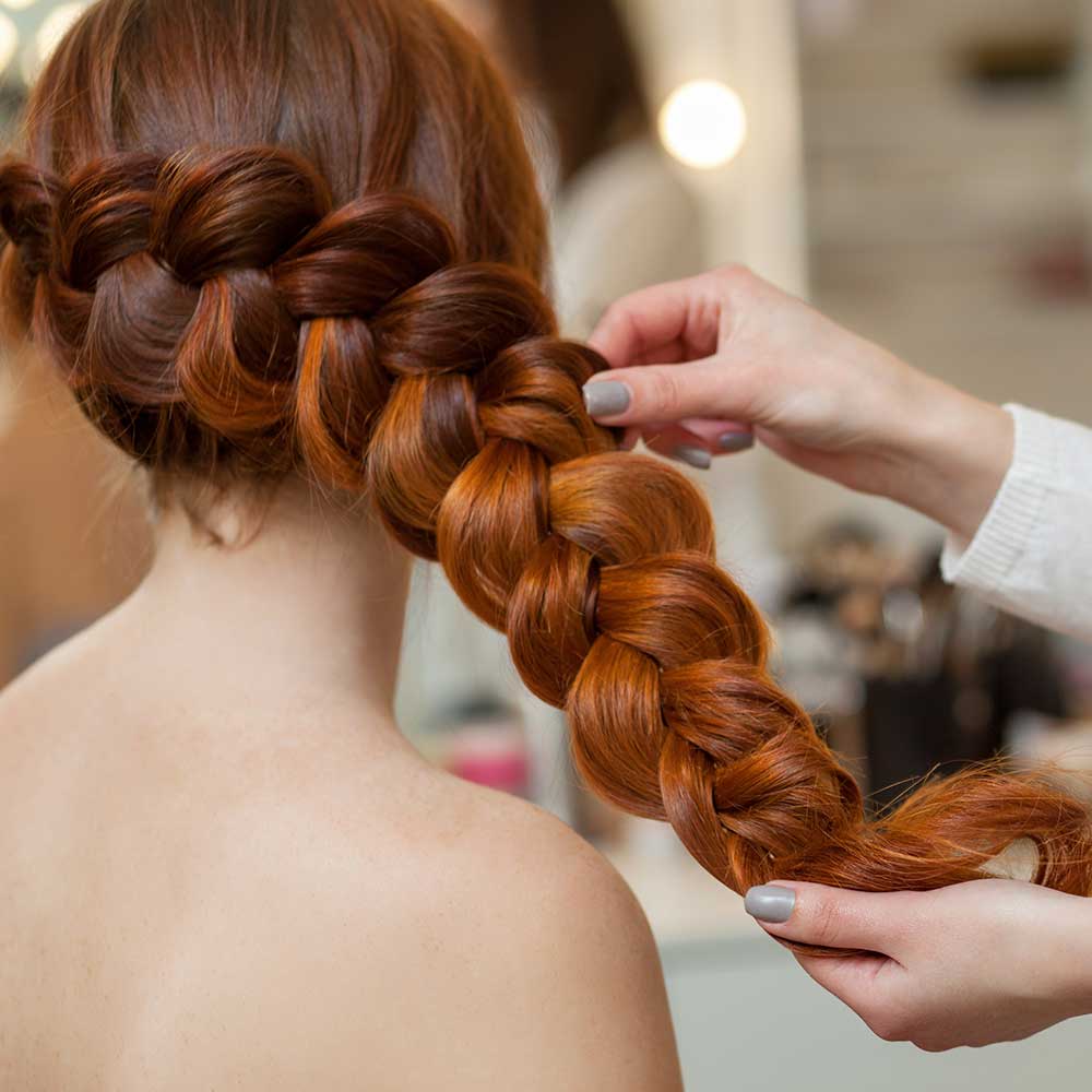 Peinado de trenza pelirroja