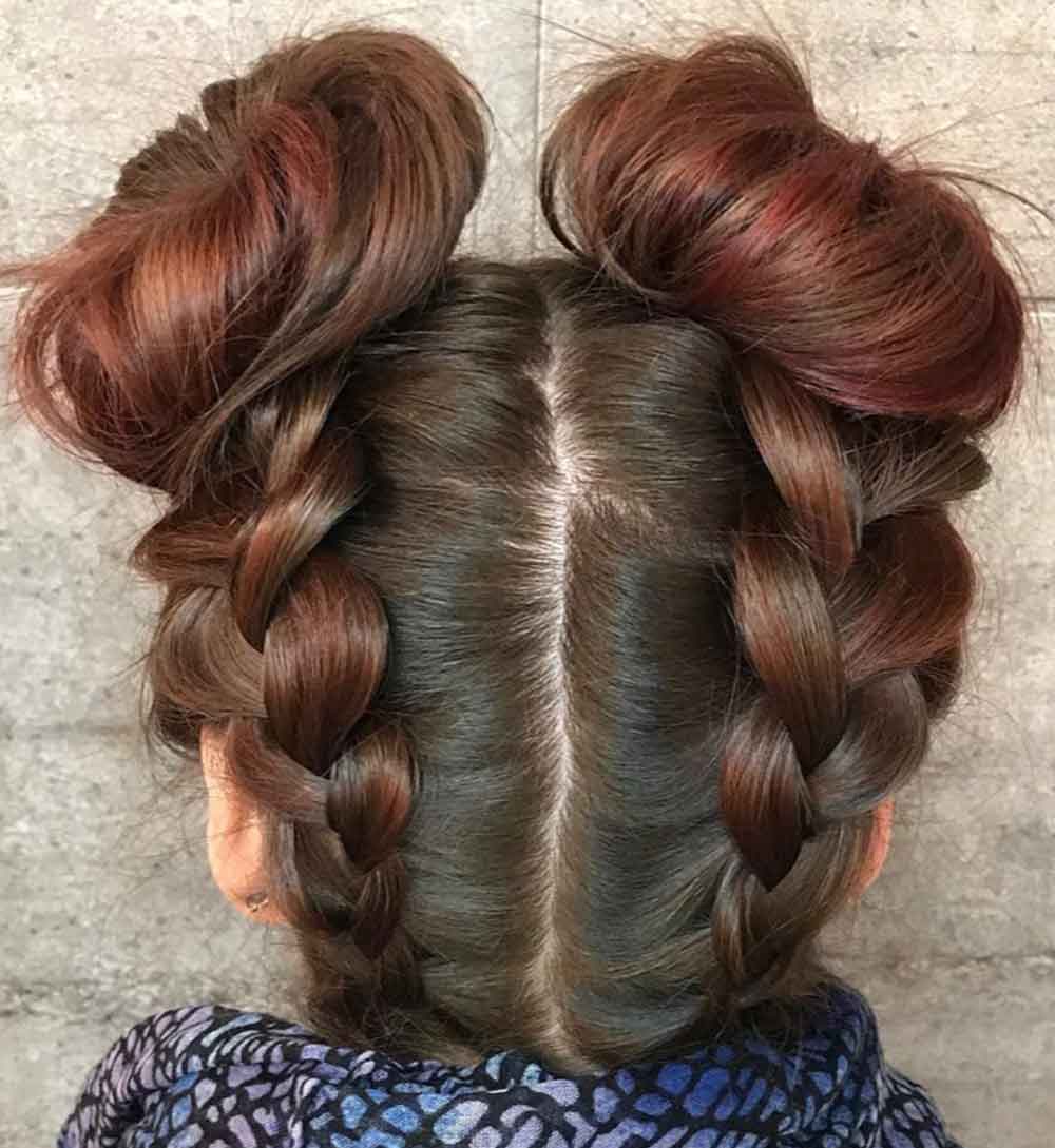 Trenzas altas de doble moÃ±o