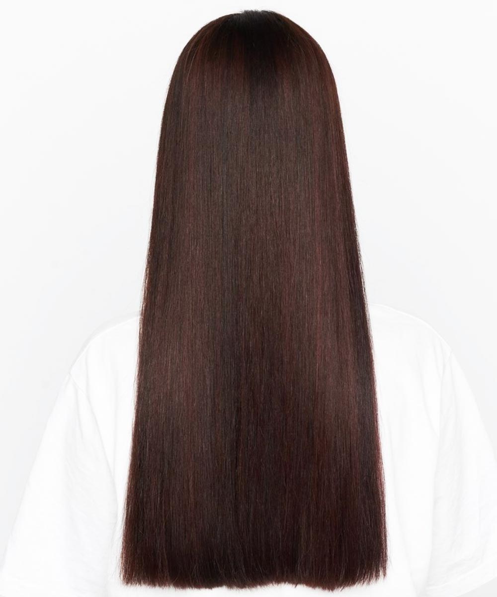 El pelo largo y liso corta incluso el verano