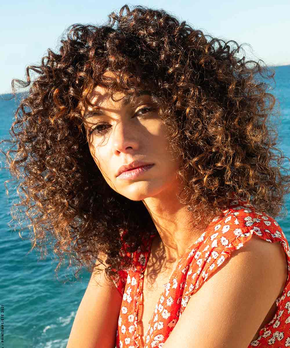 Cortes de pelo rizado medio