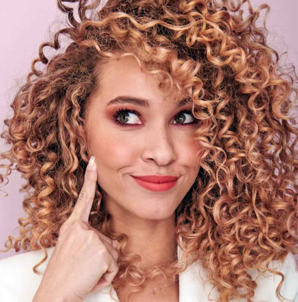 Corte medio de pelo rizado primavera verano