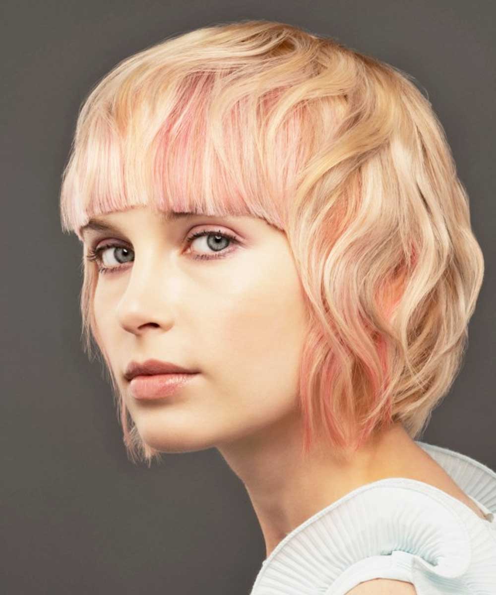 Pelo corto ondulado peinado Pelo corto ondulado peinado