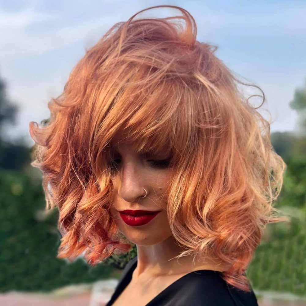 Peinado con flequillo ondulado Peinado con flequillo ondulado