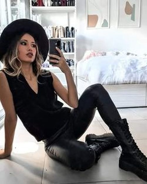 Chalecos trenzados con pantalones de cuero