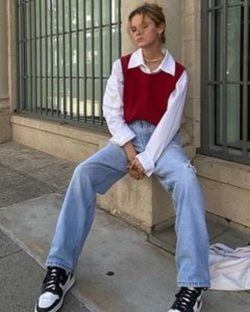 Chaleco corto con jeans