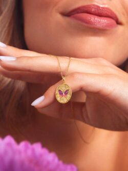 Decora un collar simple con estos charms